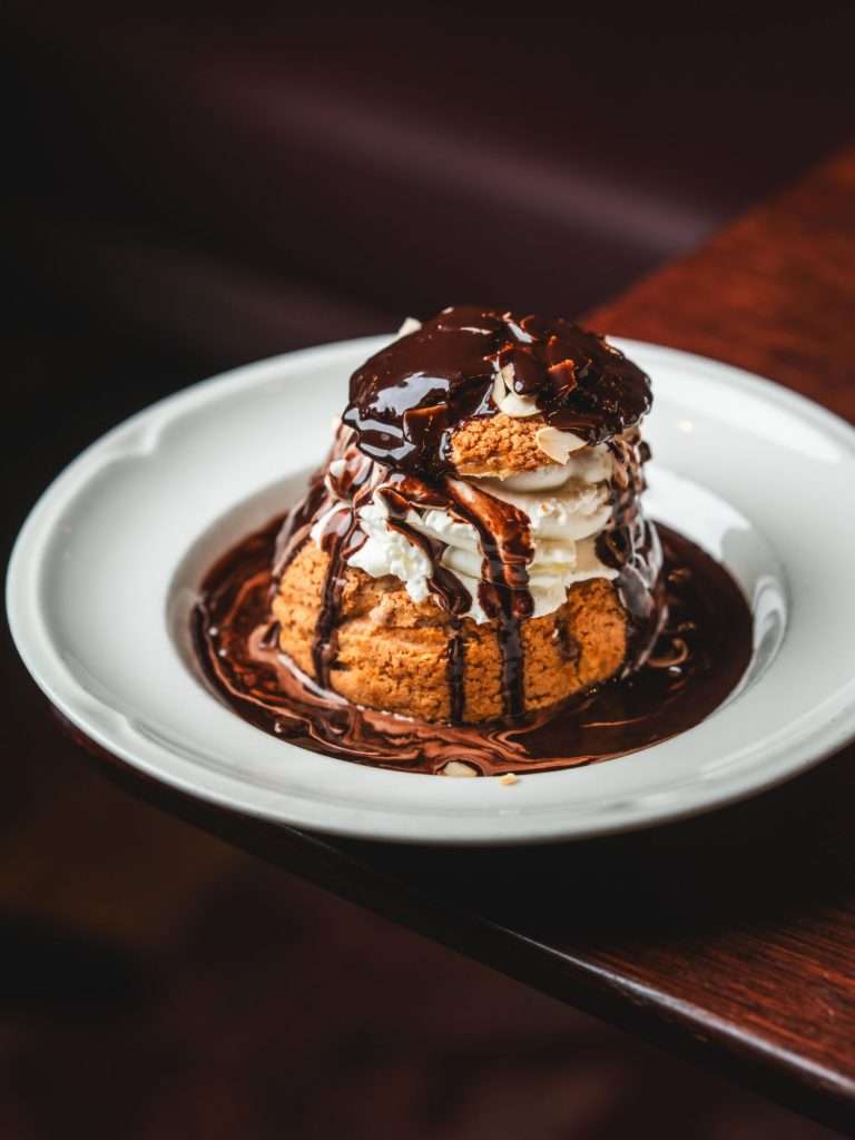 Restaurant black angus profiteroles